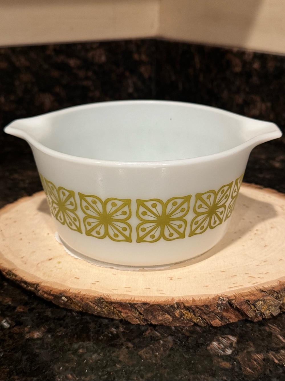 Vintage “Verde Floral” #472  1 1/2 PT Pyrex USA Round Casserole